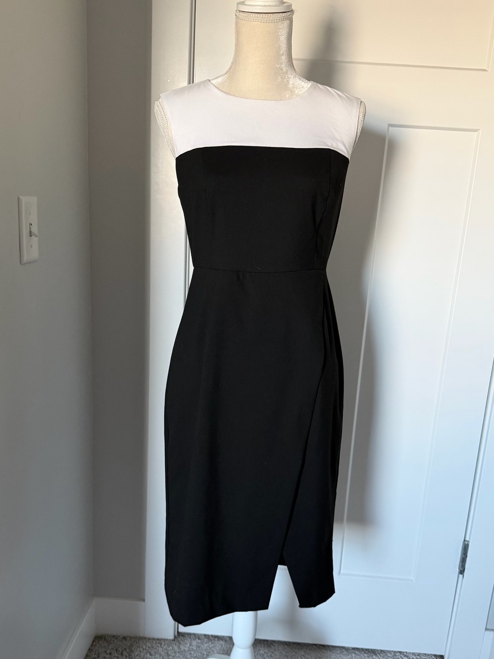 New York & Company Black and White Sleeveless Midi Sheath Dress